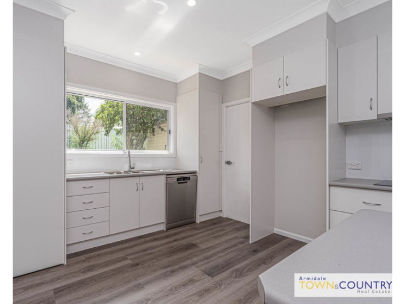 16B Marsh Street, Armidale NSW 2350