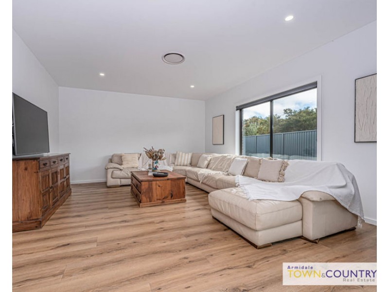 10 Peterson Drive, Armidale NSW 2350