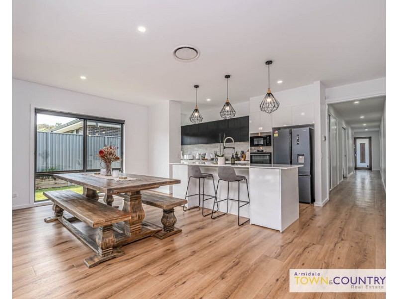 10 Peterson Drive, Armidale NSW 2350