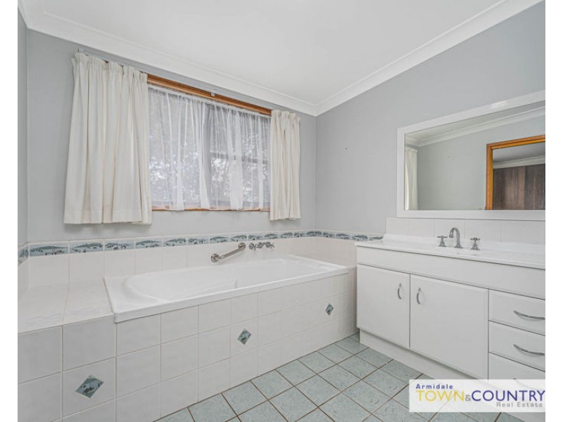 5 Cotterell Place, Armidale NSW 2350