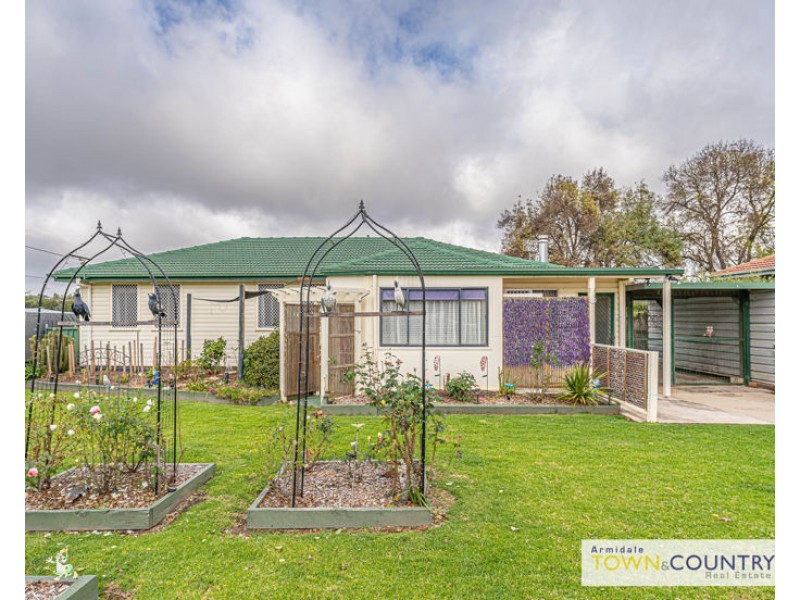 10 Helen Avenue, Armidale NSW 2350