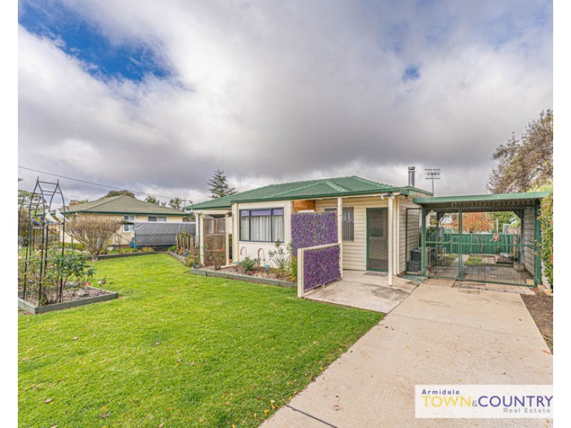 10 Helen Avenue, Armidale NSW 2350