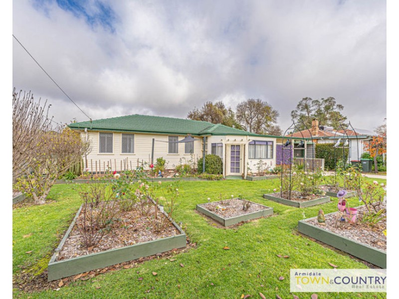 10 Helen Avenue, Armidale NSW 2350