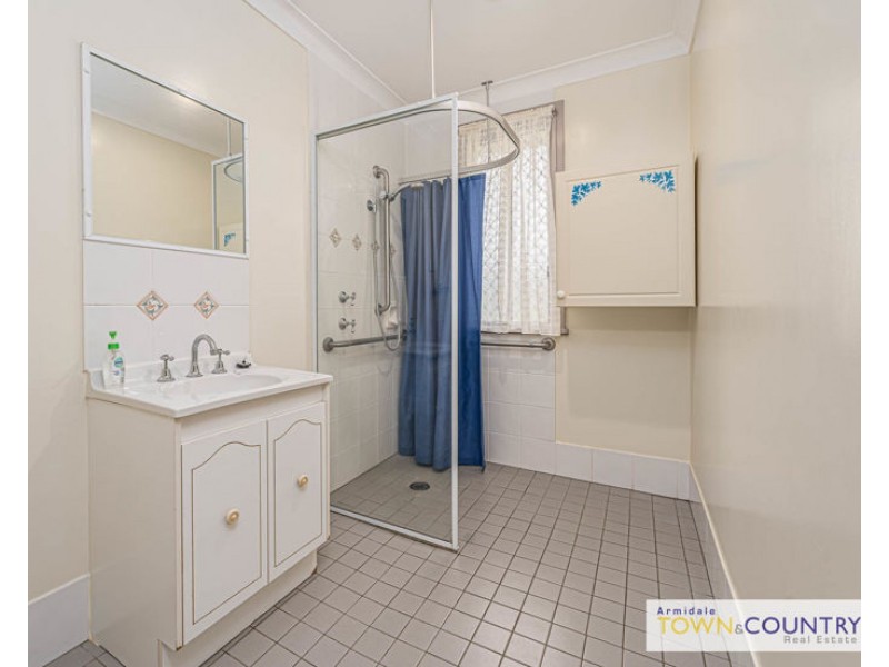 10 Helen Avenue, Armidale NSW 2350