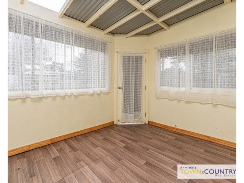 10 Helen Avenue, Armidale NSW 2350