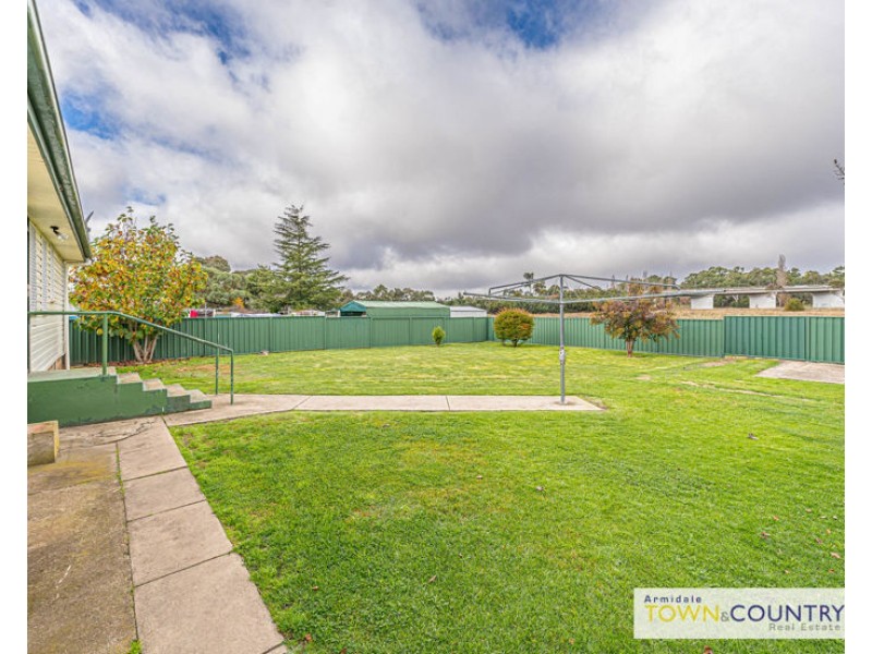 10 Helen Avenue, Armidale NSW 2350