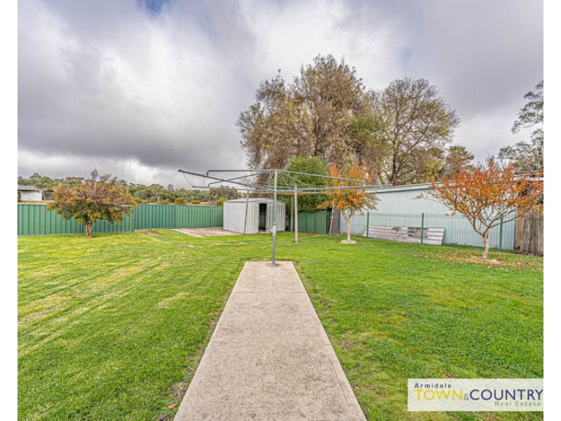 10 Helen Avenue, Armidale NSW 2350