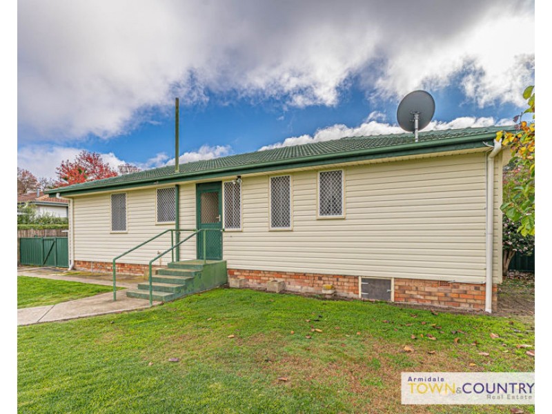 10 Helen Avenue, Armidale NSW 2350