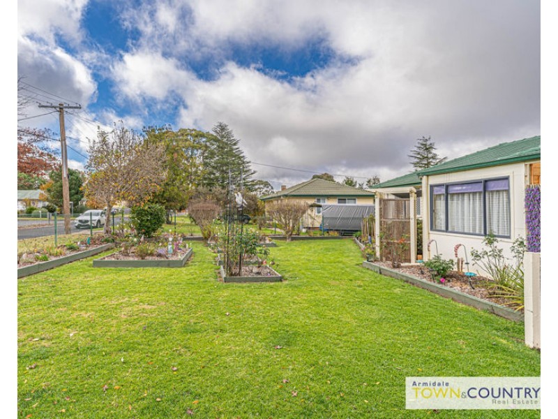 10 Helen Avenue, Armidale NSW 2350