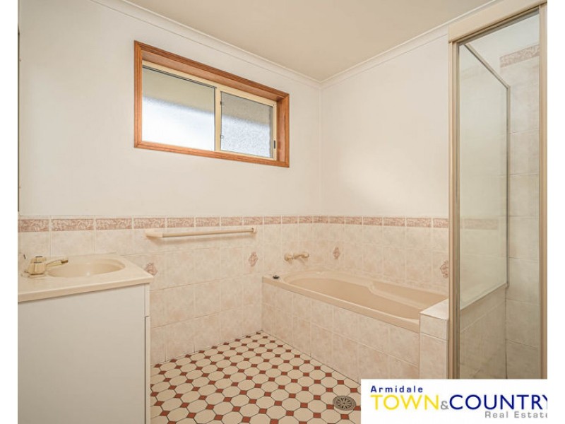 10 Verna Close, Armidale NSW 2350