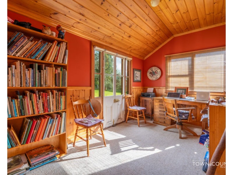 1 Rowan Avenue, Uralla NSW 2358