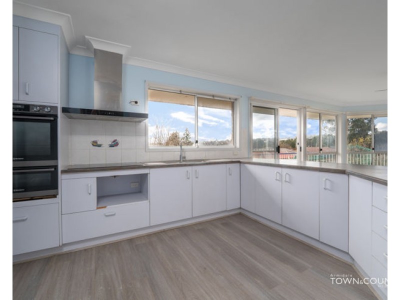 11 Glendower Close, Armidale NSW 2350