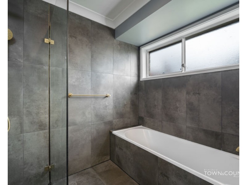 11 Glendower Close, Armidale NSW 2350
