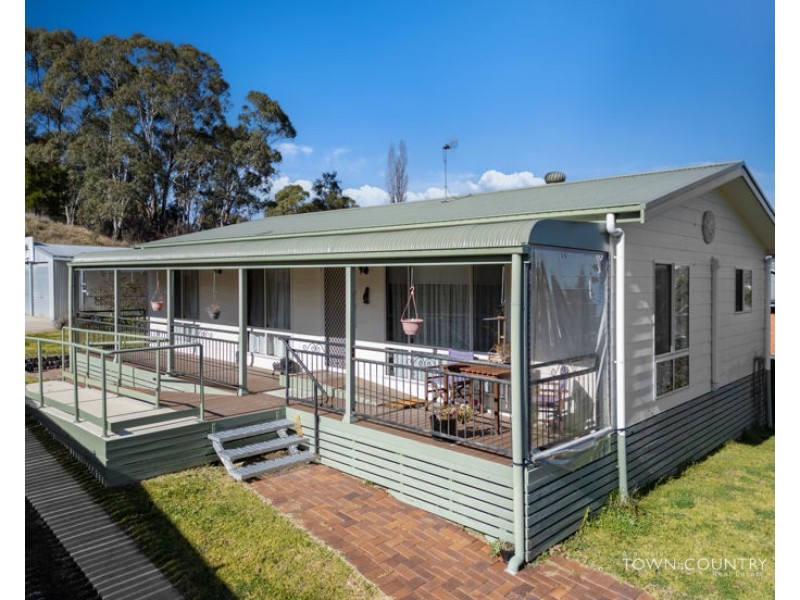 13 Birch Crescent, Armidale NSW 2350