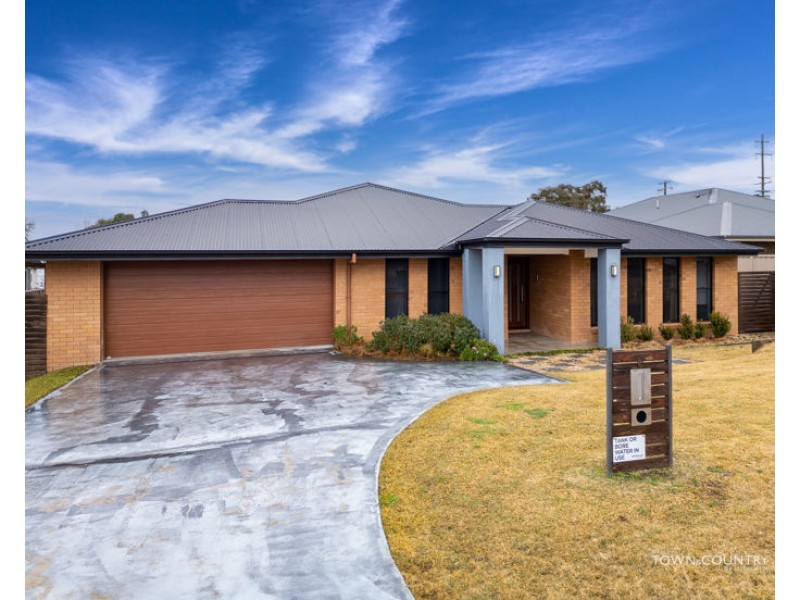 6 Holmfield Drive, Armidale NSW 2350