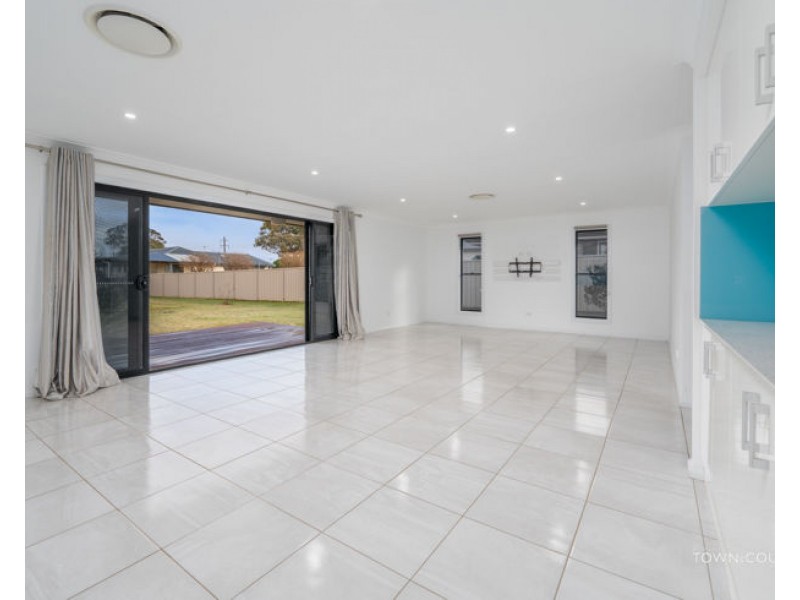 6 Holmfield Drive, Armidale NSW 2350