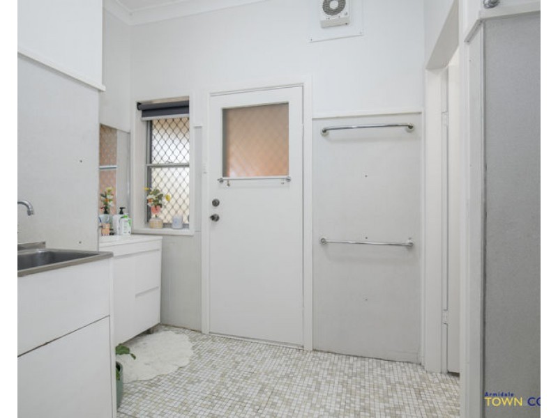 Unit 1 & 2/ 1 Johnson Avenue, Armidale NSW 2350