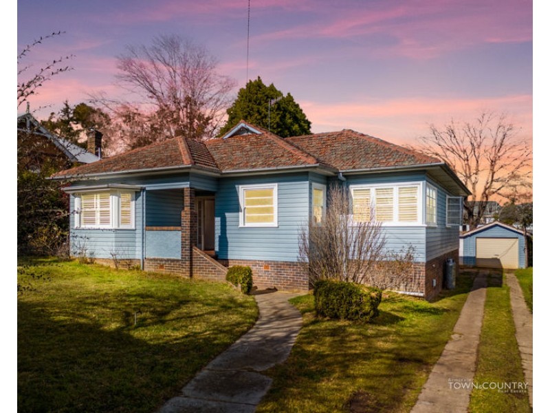 136 Barney Street, Armidale NSW 2350