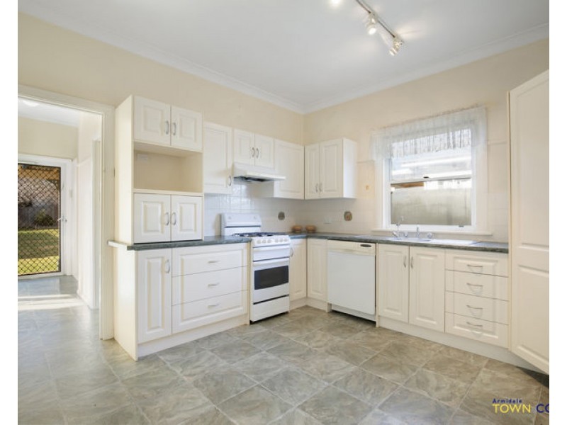73 Douglas Street, Armidale NSW 2350