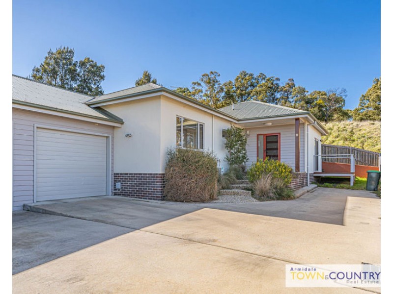 2/11 Birch Crecsent, Armidale NSW 2350