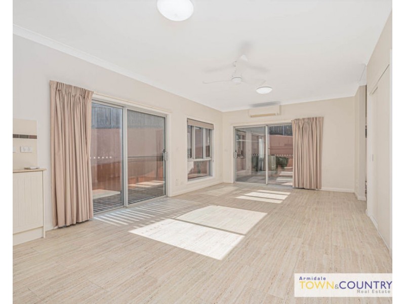 2/11 Birch Crecsent, Armidale NSW 2350