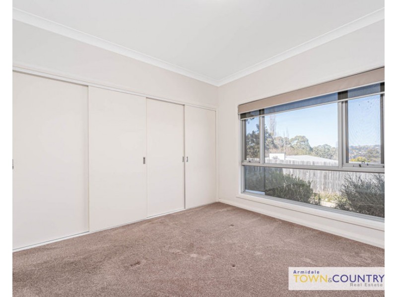 2/11 Birch Crecsent, Armidale NSW 2350