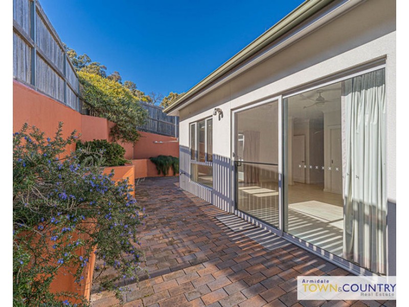 2/11 Birch Crecsent, Armidale NSW 2350