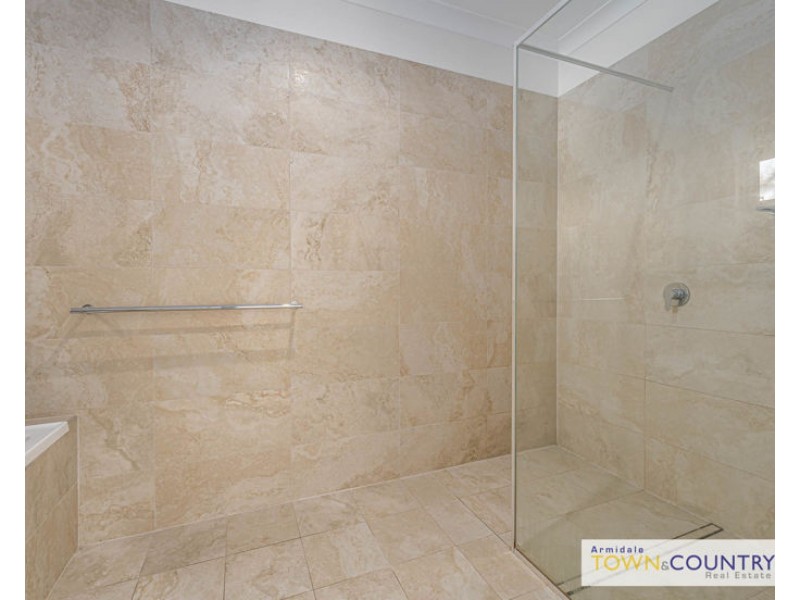 2/11 Birch Crecsent, Armidale NSW 2350