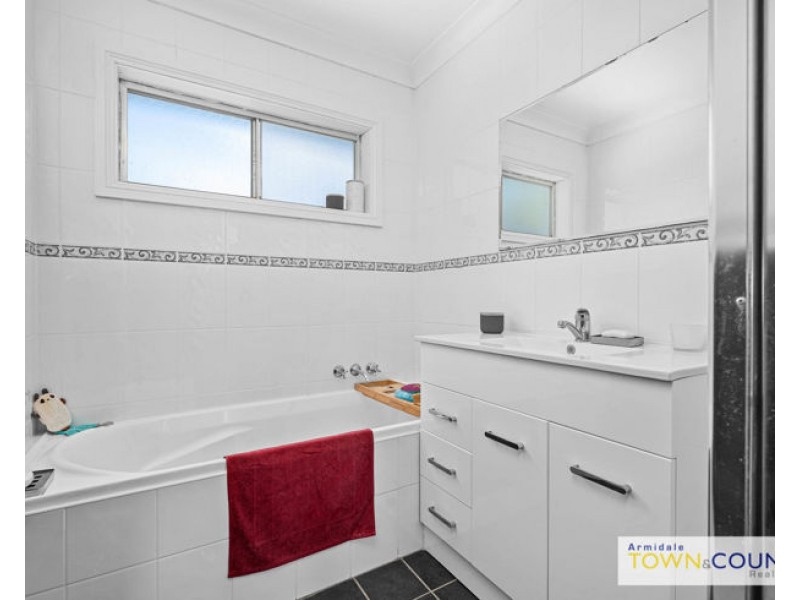 31 Bowman Avenue, Armidale NSW 2350