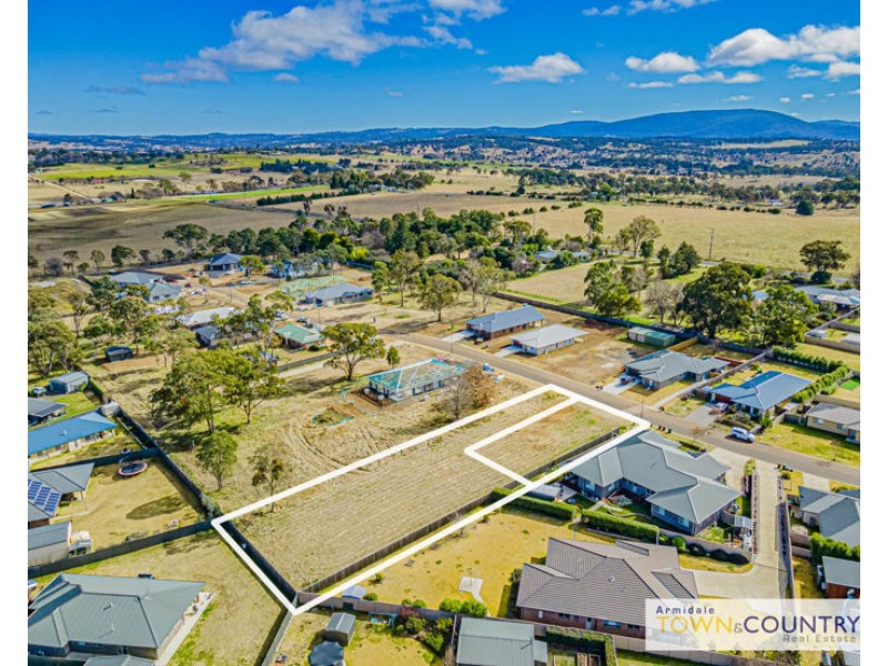 7 Campbell Parade, Armidale NSW 2350