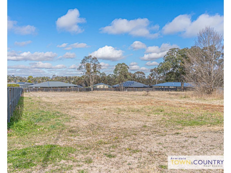 7 Campbell Parade, Armidale NSW 2350