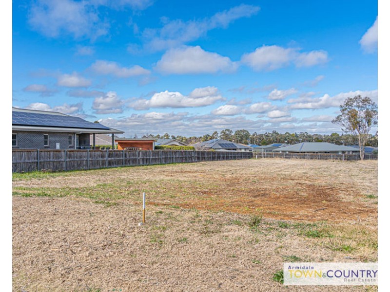 7 Campbell Parade, Armidale NSW 2350