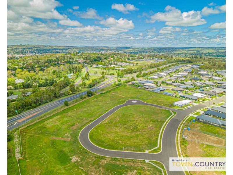 16 Colin Crescent, Armidale NSW 2350