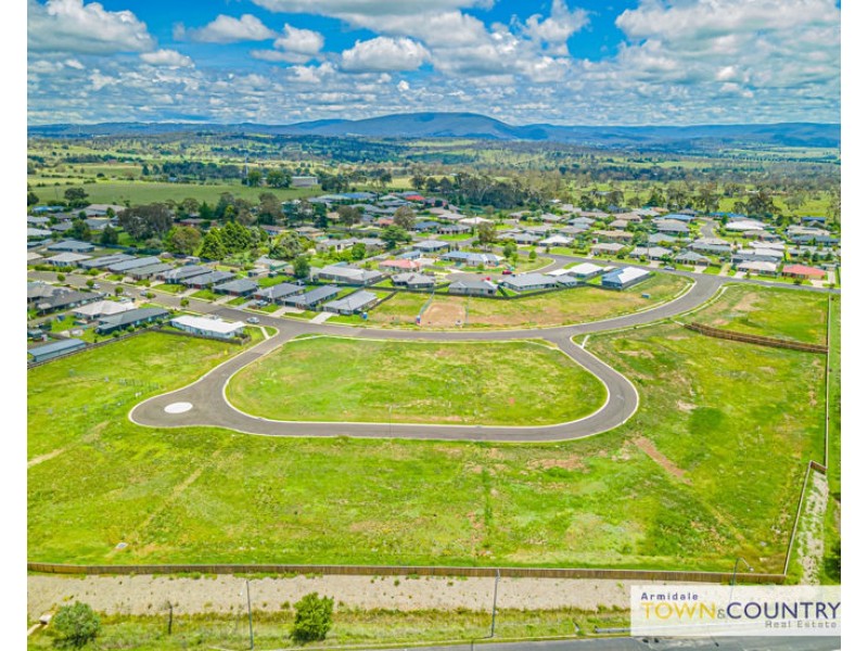 16 Colin Crescent, Armidale NSW 2350