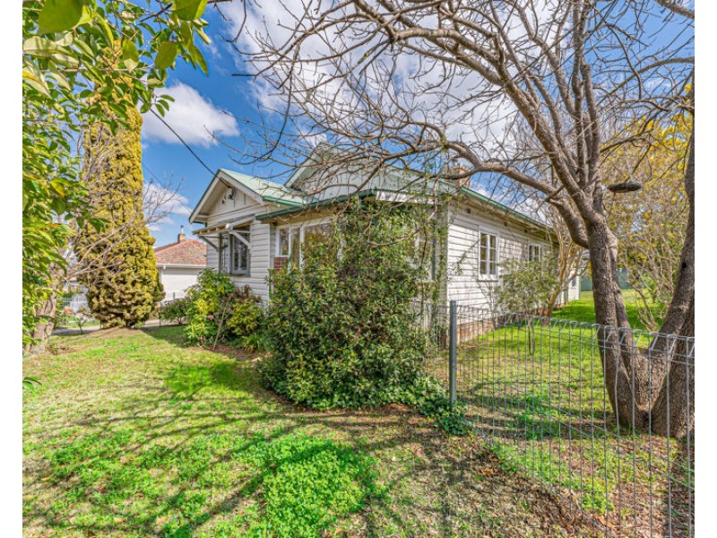 16 Marsh Street, Armidale NSW 2350