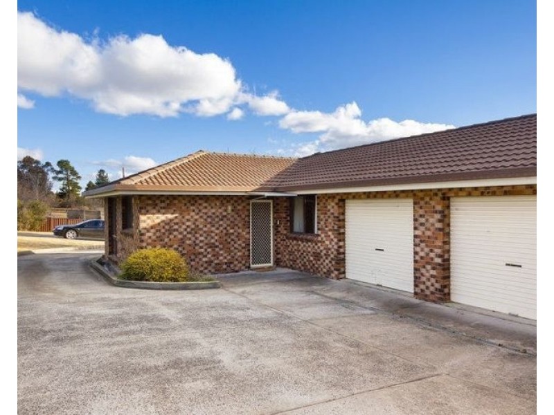 2/1 Verna Close, Armidale NSW 2350