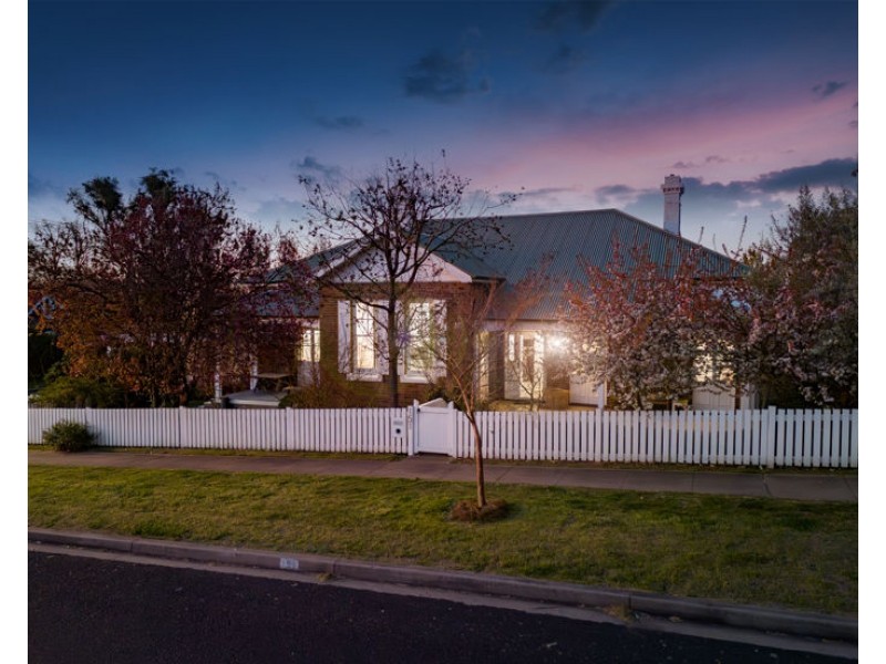 151 Brown Street, Armidale NSW 2350