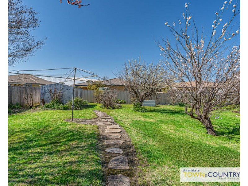 9 Phyllis Crescent, Armidale NSW 2350
