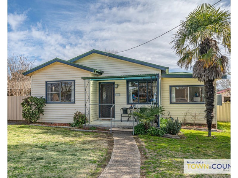 7 Barry Street, Armidale NSW 2350