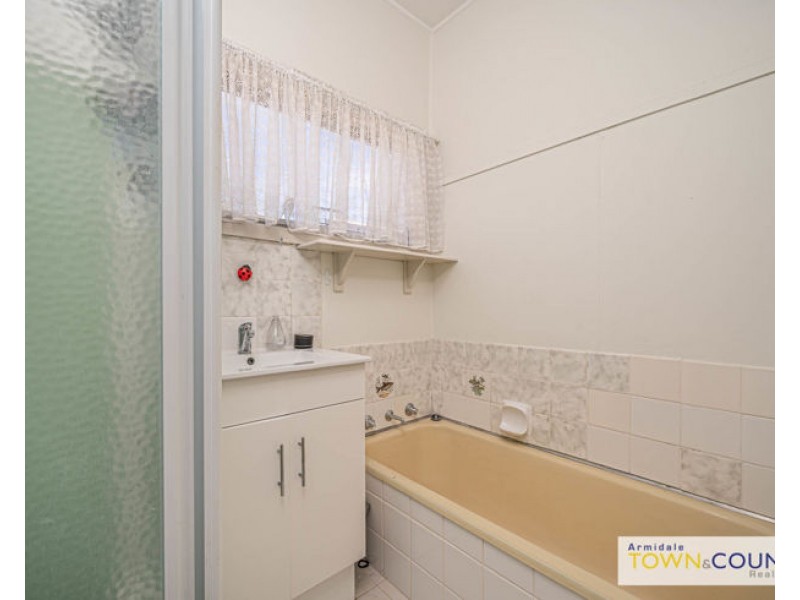 7 Barry Street, Armidale NSW 2350