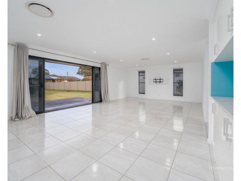 6 Holmfield Drive, Armidale NSW 2350
