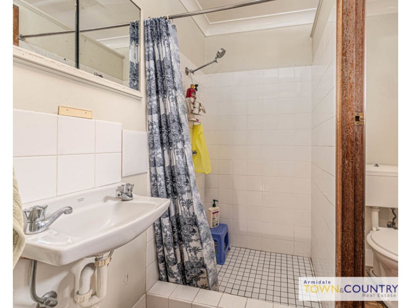 1, 2 & 3 11 Queen Elizabeth Drive, Armidale NSW 2350