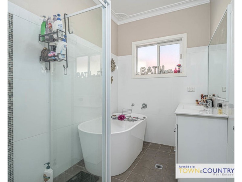 174 Chapel Street, Armidale NSW 2350