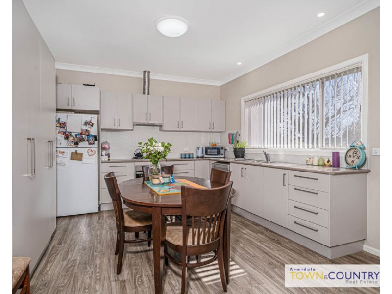 174 Chapel Street, Armidale NSW 2350
