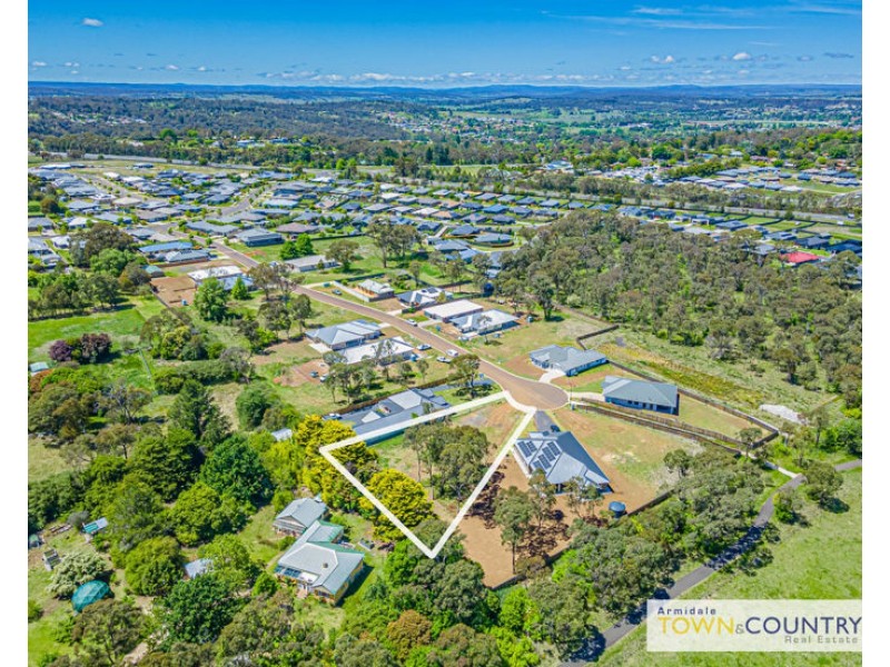 30 Campbell Parade, Armidale NSW 2350