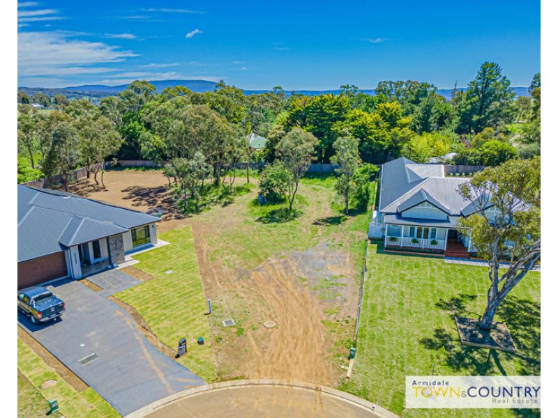 30 Campbell Parade, Armidale NSW 2350