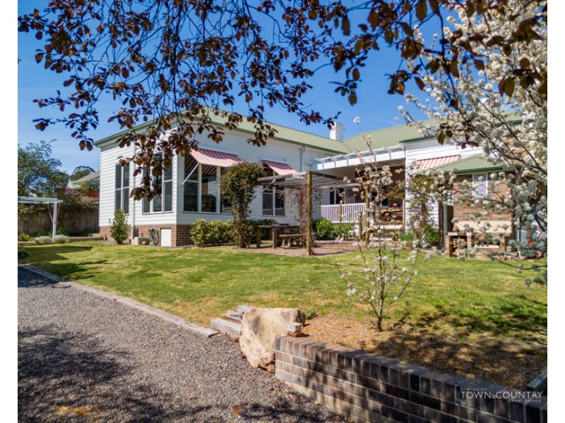 151 Brown Street, Armidale NSW 2350