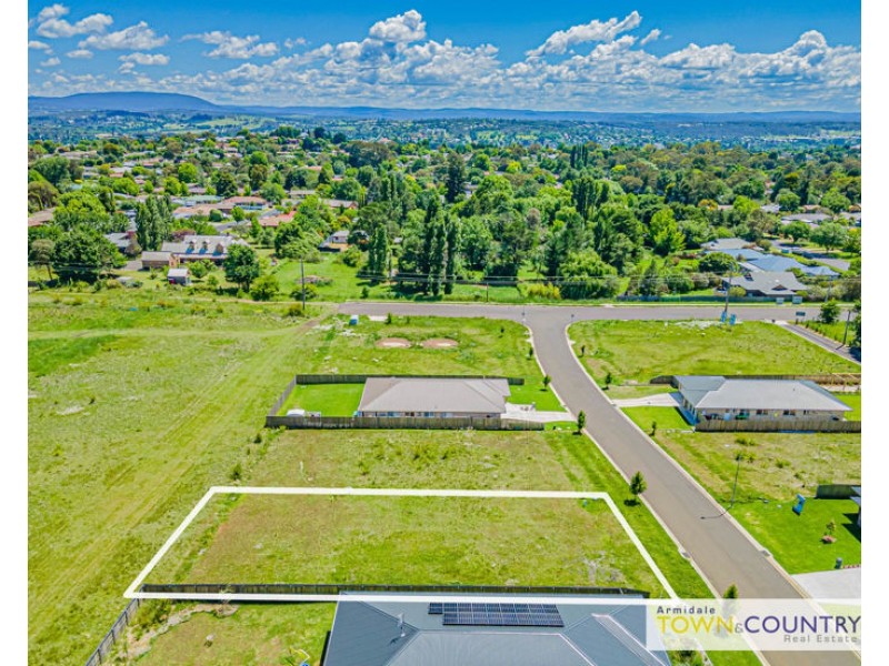 8 Melba Place, Armidale NSW 2350