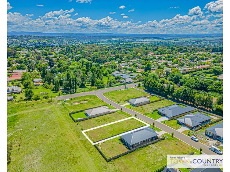 8 Melba Place, Armidale NSW 2350