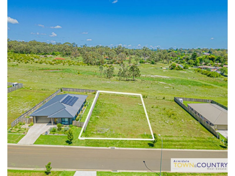8 Melba Place, Armidale NSW 2350